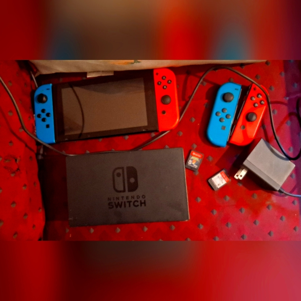 Nintendo Switch,2 Sets Of Red & Blue Joy-Con,Luigi's Mansion 3 & Smash Bros Ult.